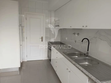 Apartamento T3 para Venda em Laranjeiro e Feijó