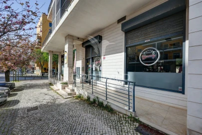 Loja para Trespasse em Mina de Água