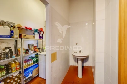 Loja para Trespasse em Mina de Água