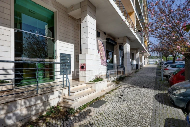 Loja para Trespasse em Mina de Água Foto 26