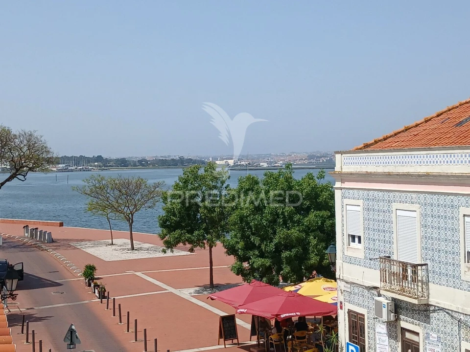 Prédio para Venda em Seixal, Arrentela e Aldeia de Paio Pires Foto 1