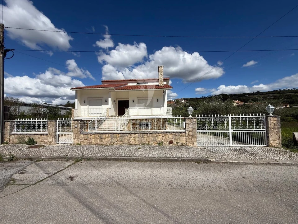 Moradia T4 para Venda em Minde Foto 8