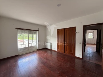 Moradia T4 para Venda em Minde