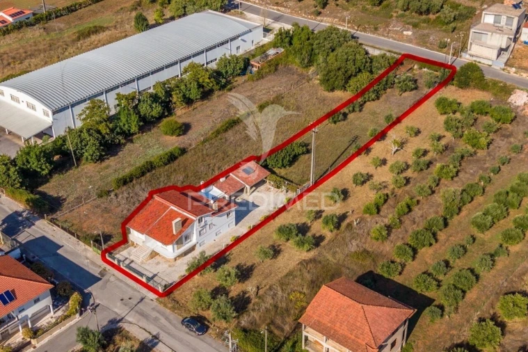 Moradia T4 para Venda em Minde Foto 3