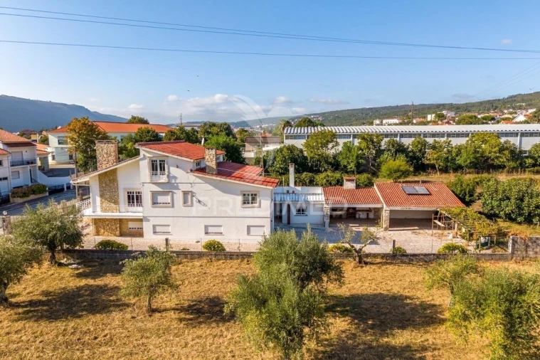 Moradia T4 para Venda em Minde Foto 4