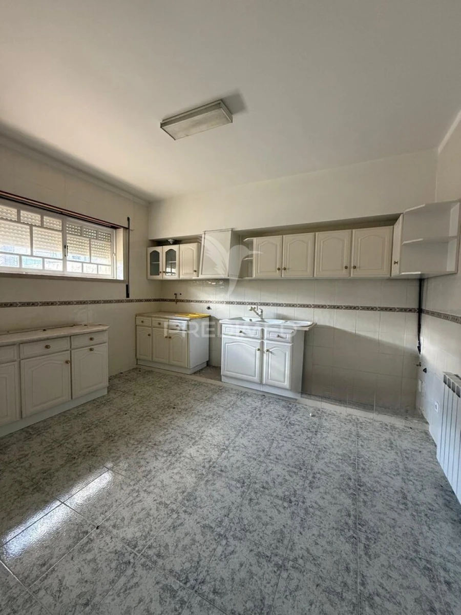 Moradia T4 para Venda em Minde Foto 13