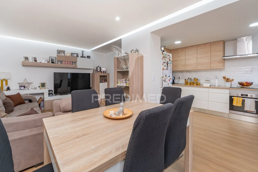 Apartamento T3 para Venda em Póvoa de Santa Iria e Forte da Casa Foto 1