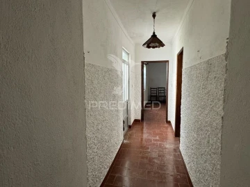 Moradia T8 para Venda em Sé e São Lourenço