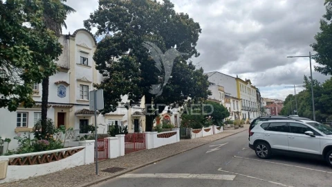 Moradia T8 para Venda em Sé e São Lourenço