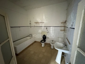 Moradia T8 para Venda em Sé e São Lourenço