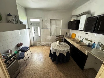 Moradia T8 para Venda em Sé e São Lourenço