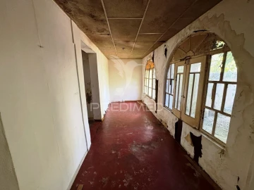 Moradia T8 para Venda em Sé e São Lourenço