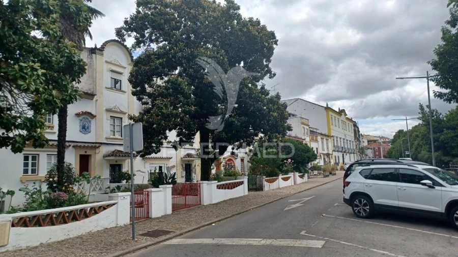 Moradia T8 para Venda em Sé e São Lourenço Foto 2