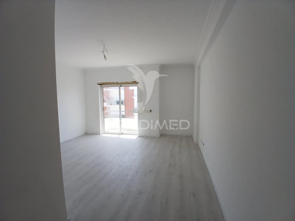 Apartamento T2 para Venda em Laranjeiro e Feijó Foto 5