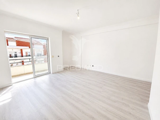 Apartamento T2 para Venda em Laranjeiro e Feijó Foto 2