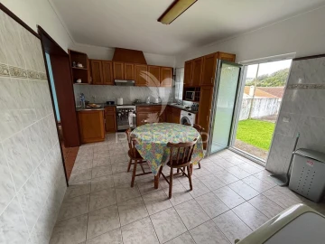 Moradia T3 para Venda em Angra (Santa Luzia)