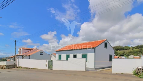Moradia T3 para Venda em Angra (Santa Luzia)