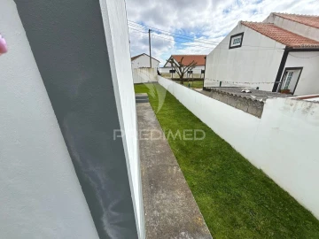 Moradia T3 para Venda em Angra (Santa Luzia)
