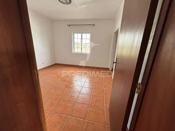 Moradia T3 para Venda em Angra (Santa Luzia)