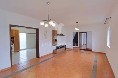 Moradia T3 para Venda em Angra (Santa Luzia)