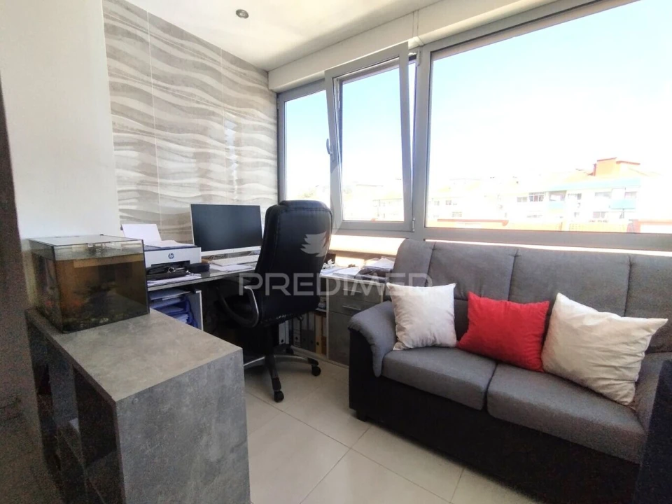 Apartamento T2 para Venda em Cacém e São Marcos Foto 16