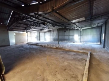 Armazém para Venda em Préstimo e Macieira de Alcoba