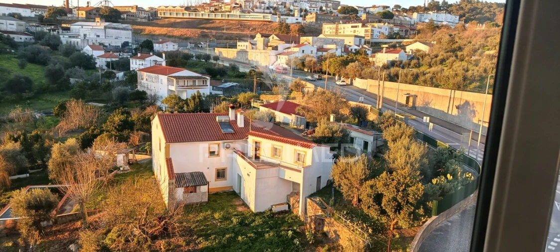 Apartamento T1 para Venda em Sé e São Lourenço Foto 2