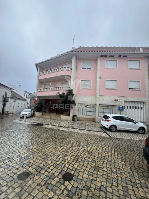 Loja para Venda em Porto de Mós - São João Baptista e São Pedro