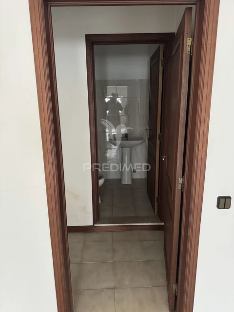 Loja para Venda em Porto de Mós - São João Baptista e São Pedro