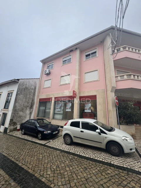 Loja para Venda em Porto de Mós - São João Baptista e São Pedro