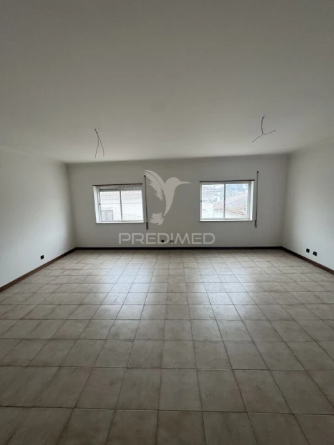 Loja para Venda em Porto de Mós - São João Baptista e São Pedro