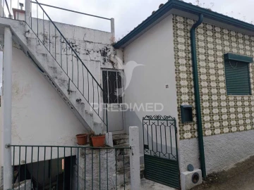 Moradia T3 para Venda em Lobrigos (São Miguel e São João Baptista) e Sanhoane