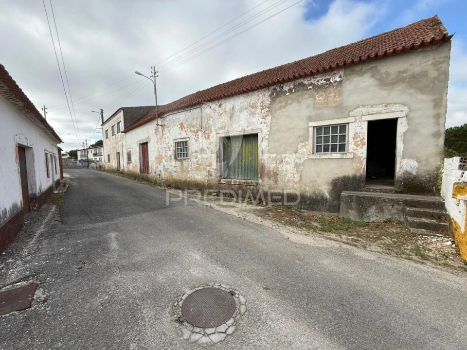 Armazém para Venda em Porto de Mós - São João Baptista e São Pedro Foto 1