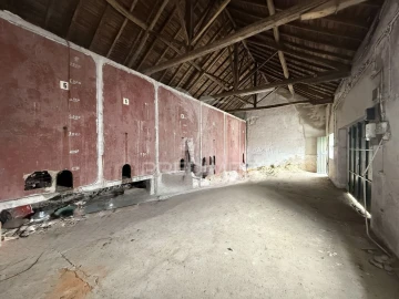 Armazém para Venda em Porto de Mós - São João Baptista e São Pedro