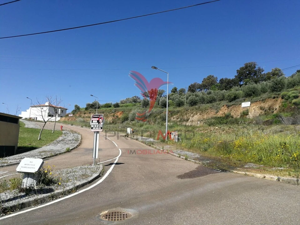 Terreno para Venda em Sé e São Lourenço Foto 3