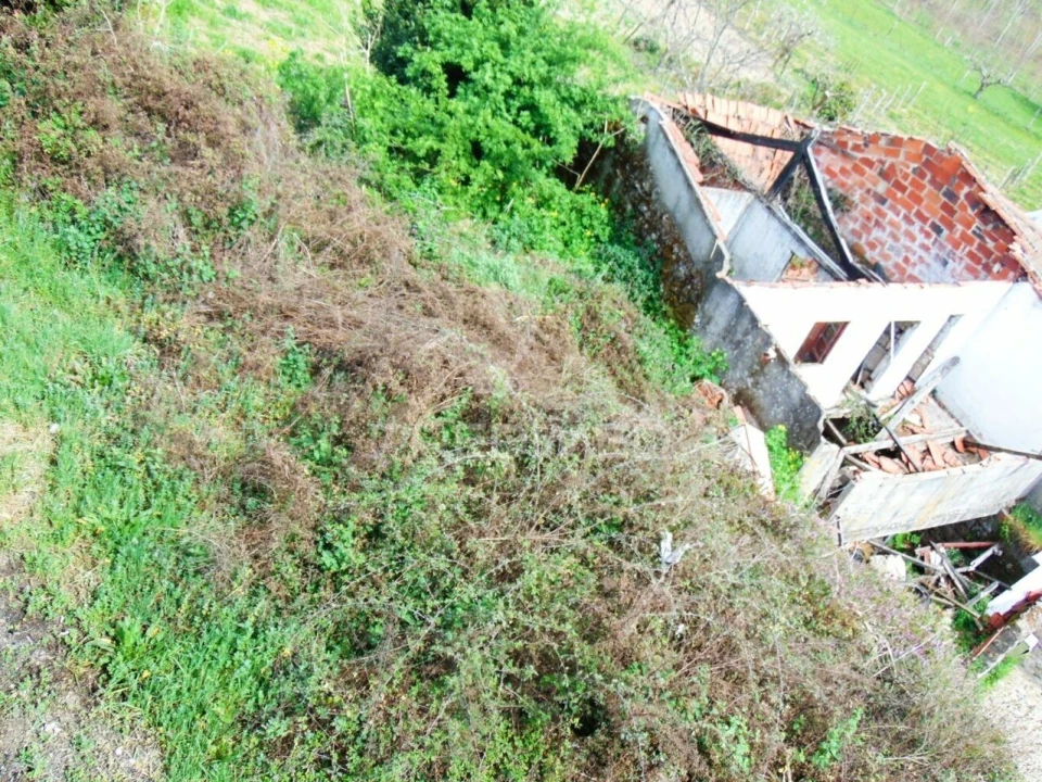 Moradia T2 para Venda em Borbela e Lamas de Olo Foto 1