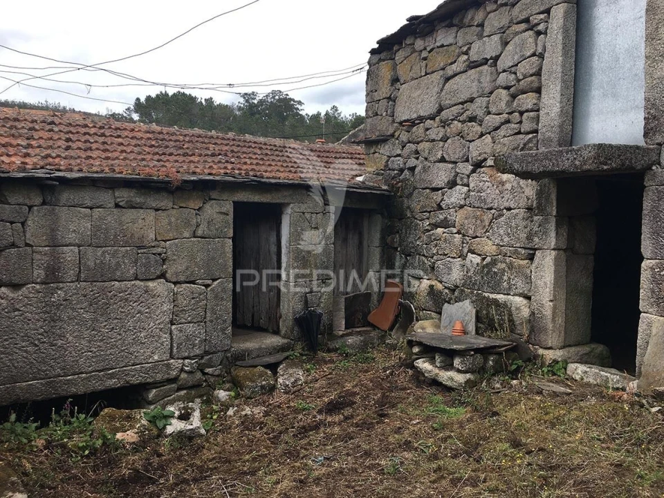 Moradia T5 para Venda em Préstimo e Macieira de Alcoba Foto 2