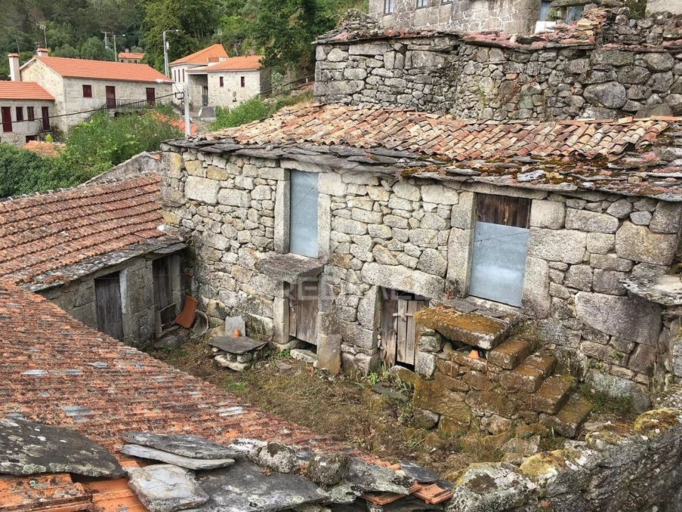 Moradia T5 para Venda em Préstimo e Macieira de Alcoba Foto 1