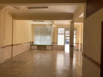 Loja para Arrendamento em Rio de Mouro