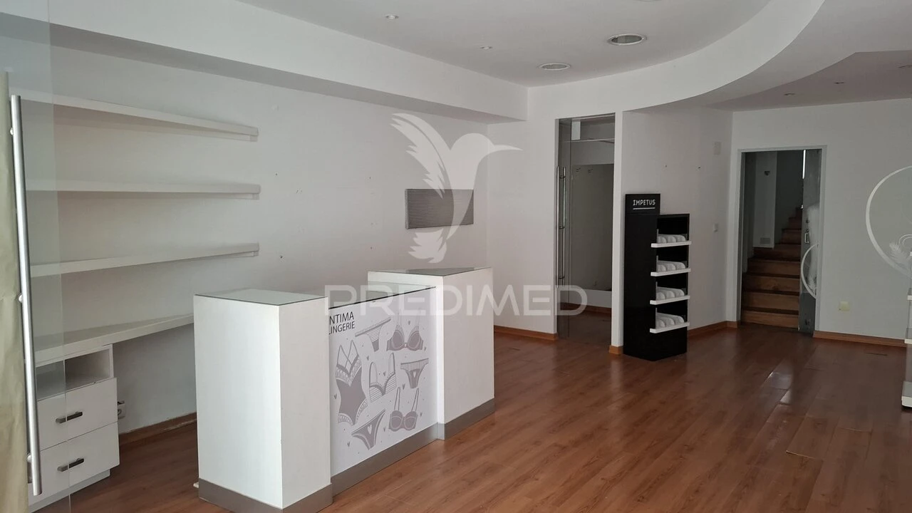 Loja para Arrendamento em Sé e São Lourenço Foto 2