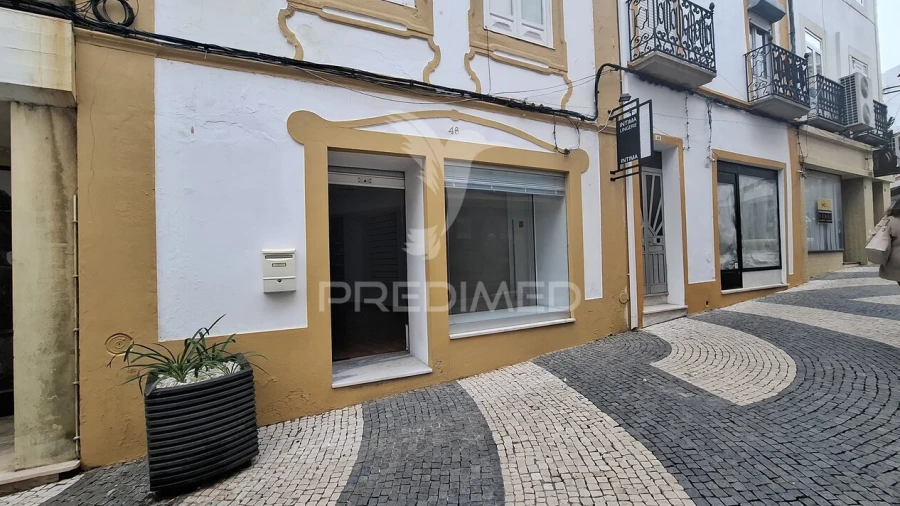 Loja para Arrendamento em Sé e São Lourenço