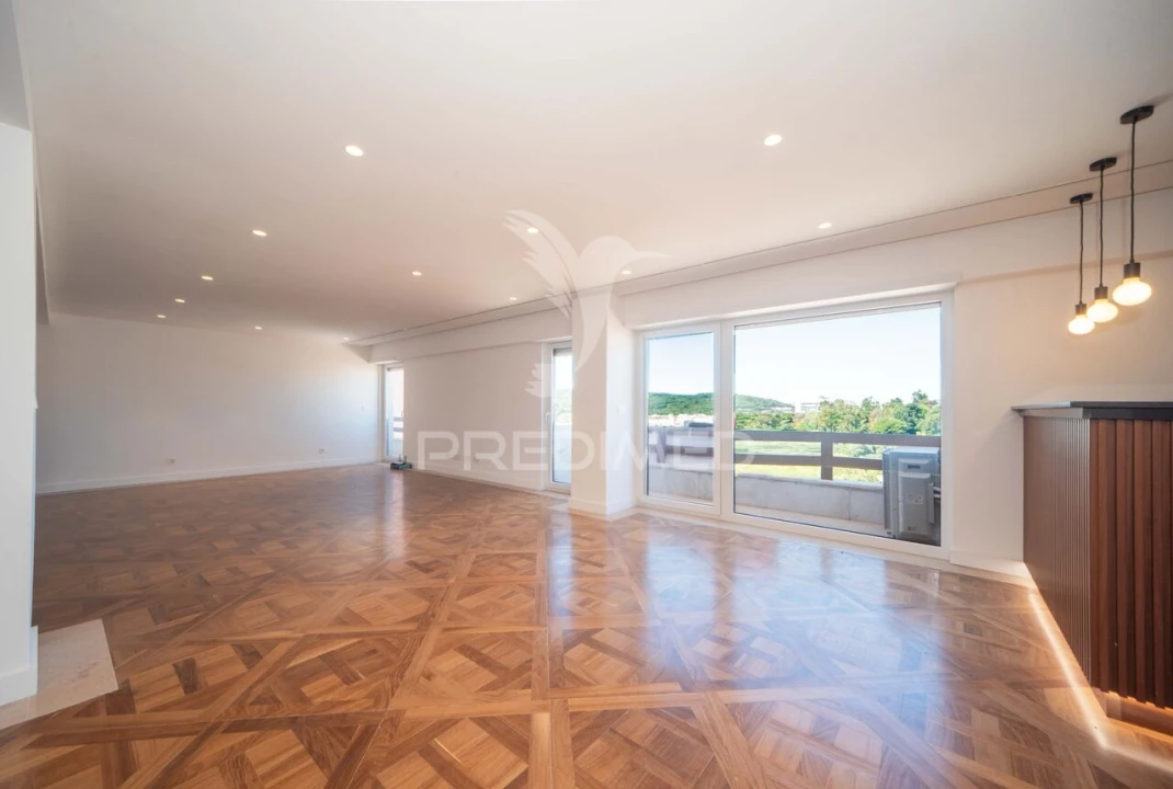 Apartamento T4 para Venda em São Domingos de Benfica Foto 3