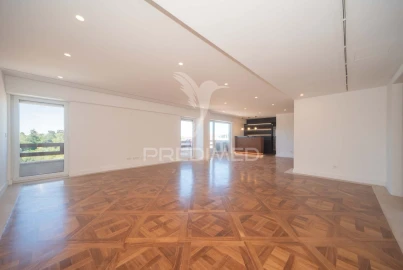 Apartamento T4 para Venda em São Domingos de Benfica