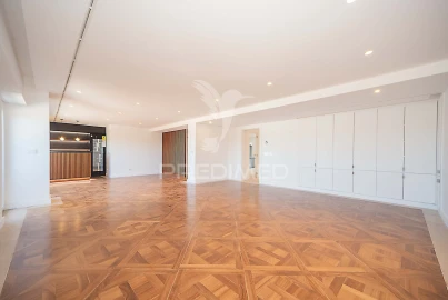 Apartamento T4 para Venda em São Domingos de Benfica