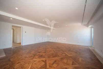 Apartamento T4 para Venda em São Domingos de Benfica