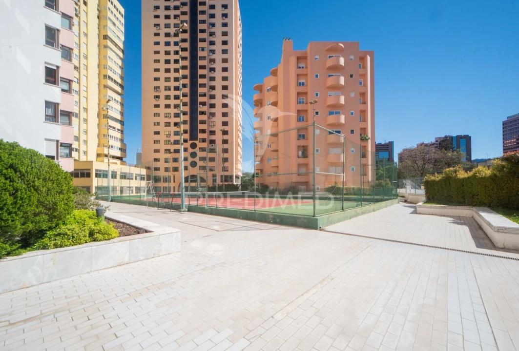 Apartamento T4 para Venda em São Domingos de Benfica Foto 17