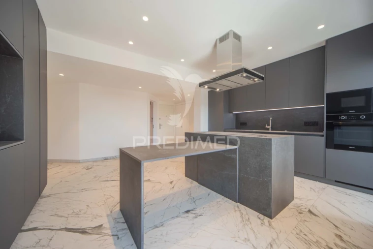 Apartamento T4 para Venda em São Domingos de Benfica Foto 5