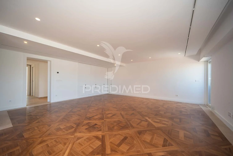 Apartamento T4 para Venda em São Domingos de Benfica Foto 24