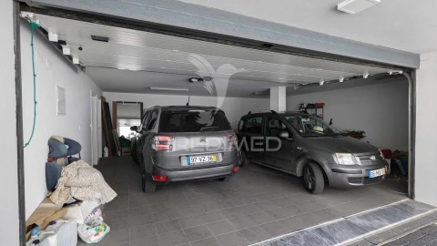 Moradia T4 para Venda em Ramada e Caneças