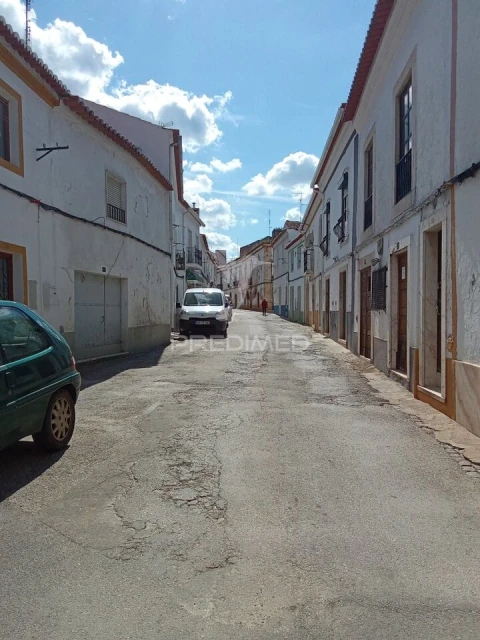 Moradia T6 para Venda em Borba (São Bartolomeu)